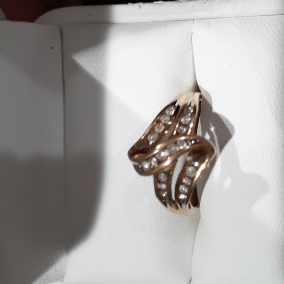 10 k yellow gold free-form diamond ring - Picture 3 of 6